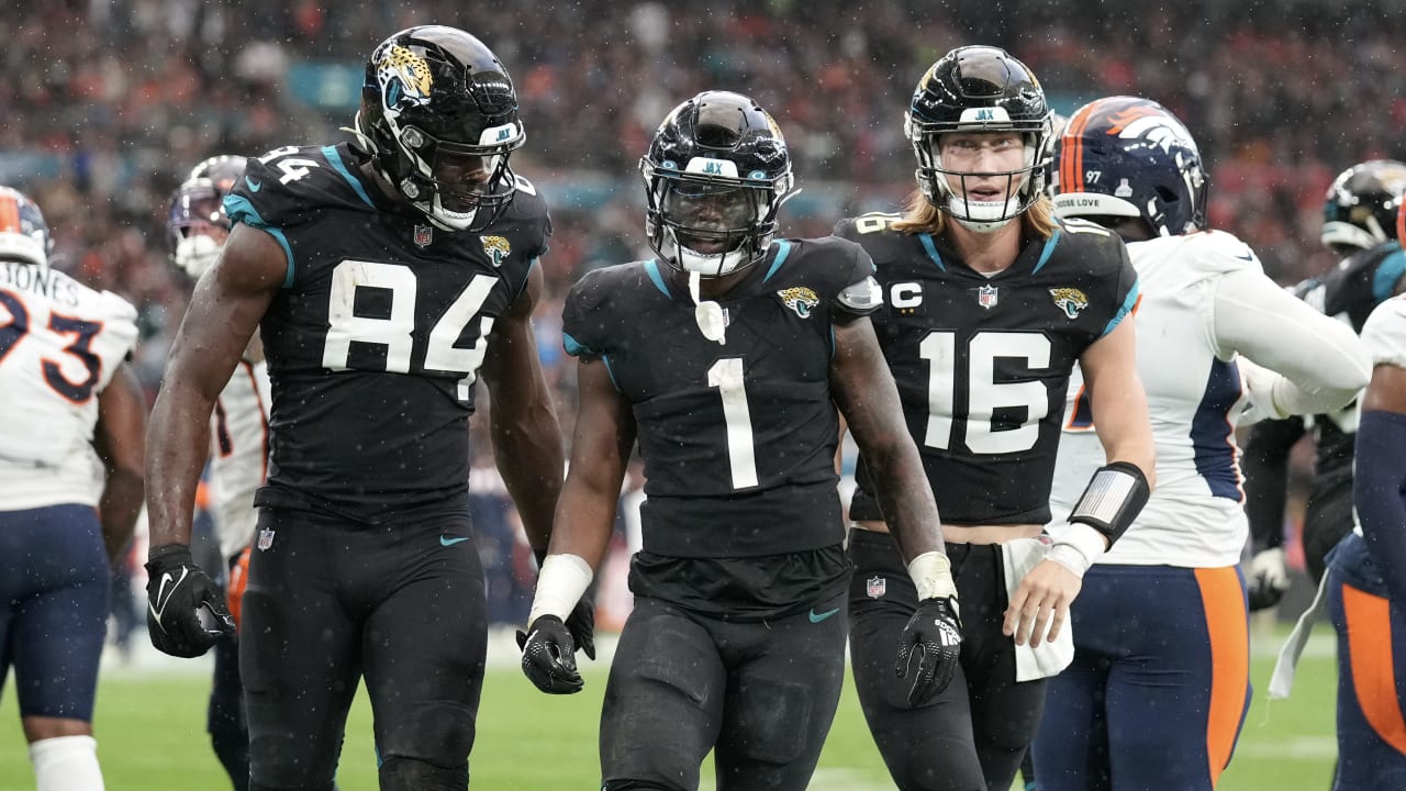 Four takeaways: Etienne arrives as top RB; errors continue to plague Jaguars