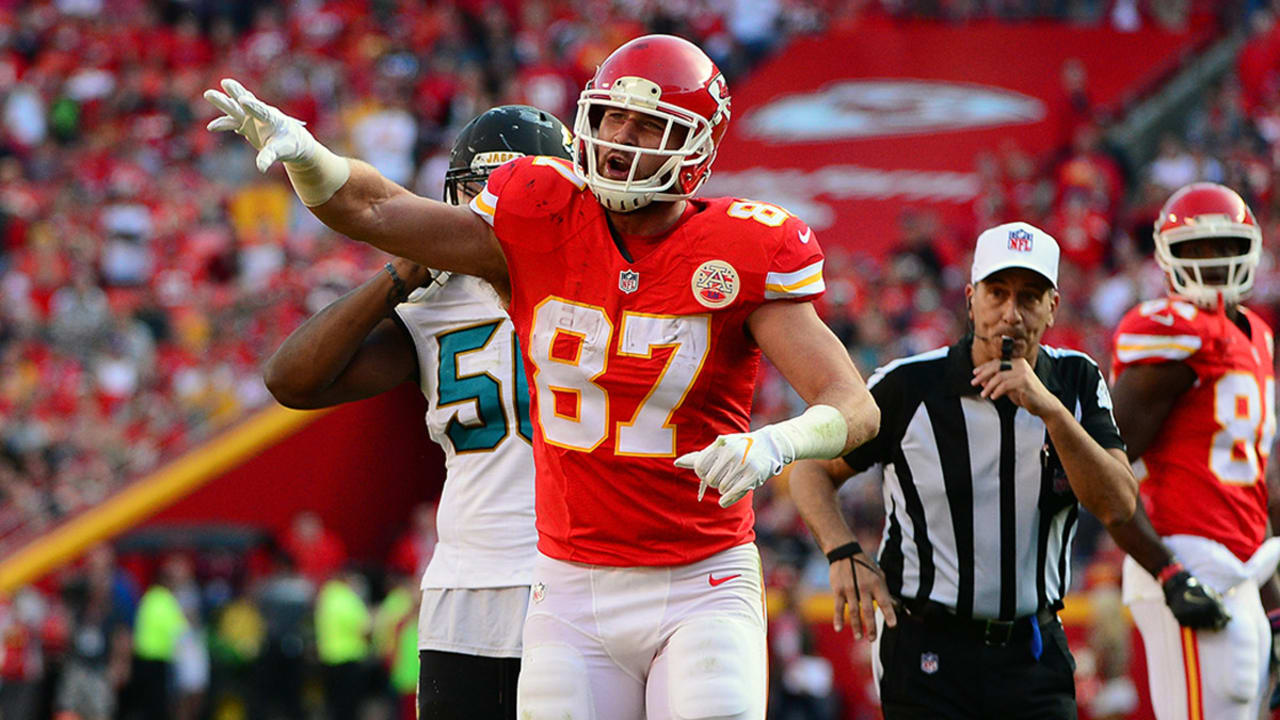 NFL Network's Ian Rapoport: Kansas City Chiefs tight end Travis Kelce  (knee) officially listed as questionable vs. Detroit Lions