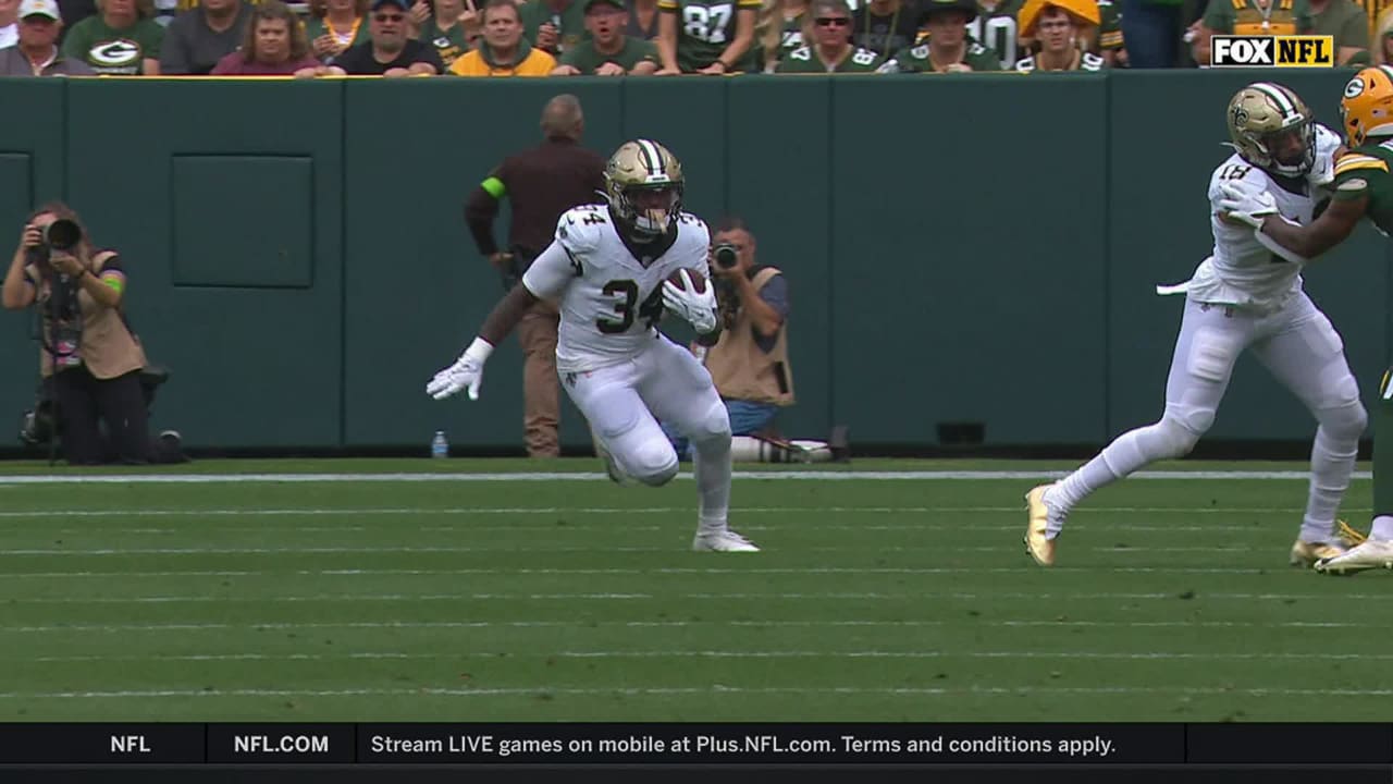 New Orleans Saints running back Tony Jones powers through Packers defense for 19-yard run