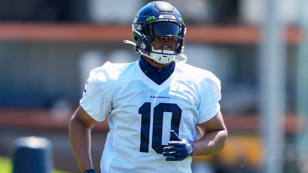 Seahawks, Uchenna Nwosu agree on a 3-year extension worth up to $59 million