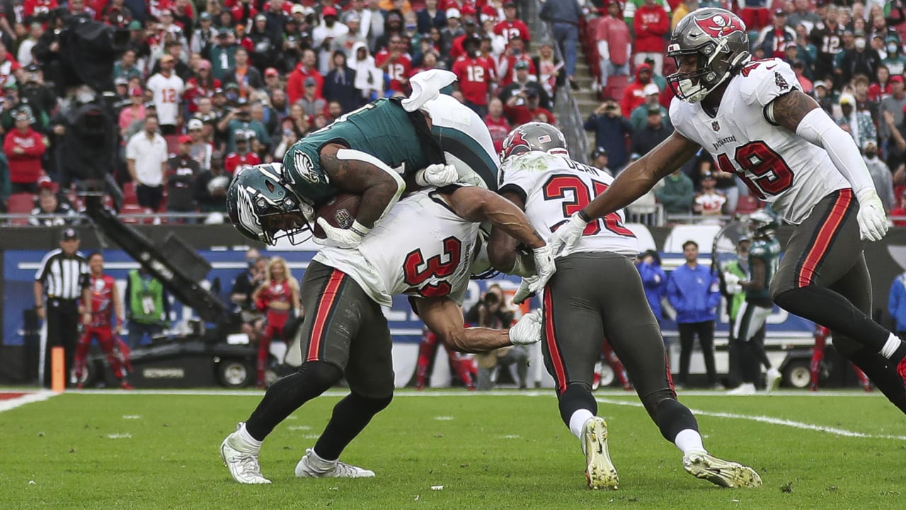 Philadelphia Eagles Running Back Kenneth Gainwell warms up for the News  Photo - Getty Images