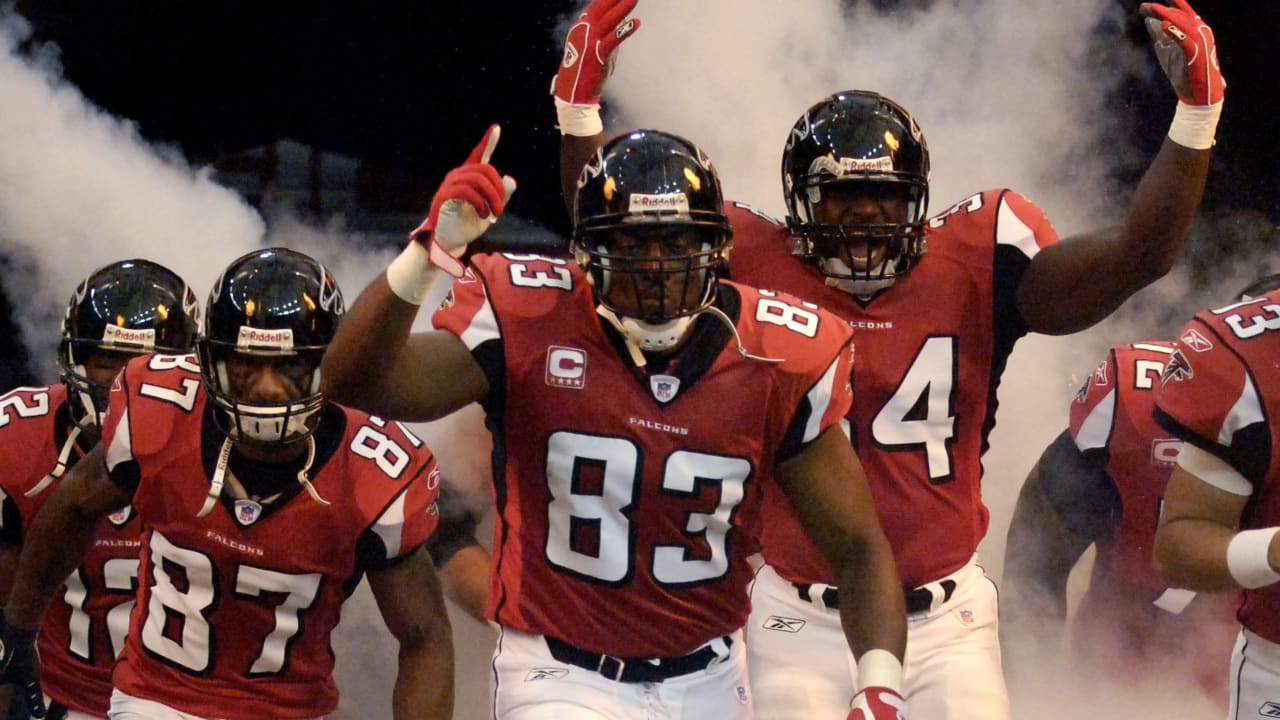 11 November 2007: Atlanta Falcons tight end Alge Crumpler (83) runs in for  the game winning touchdown in the Atlanta Falcons 20-13 victory over the  Carolina Panthers at Bank of America Stadium