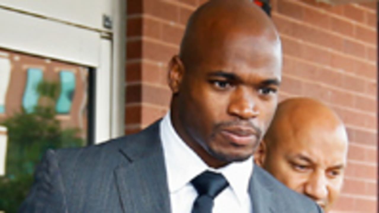 NFL-Adrian-Peterson-Suit-SL-141105