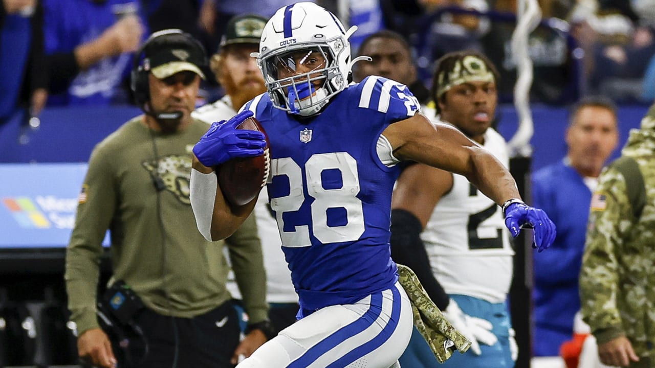 Indianapolis Colts rookie running back Jonathan Taylor gifts Louis Vuitton  bags to O-linemen