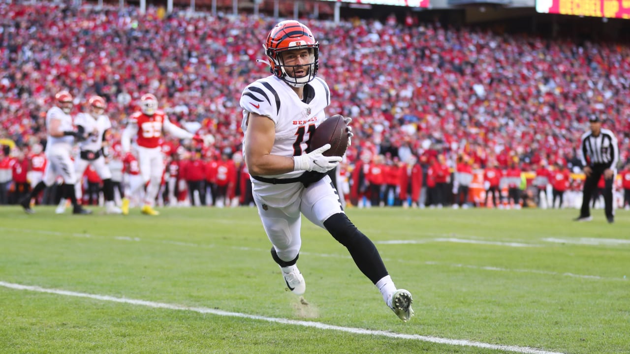 Cincinnati Bengals' Trent Taylor (11) tackles New York Giants