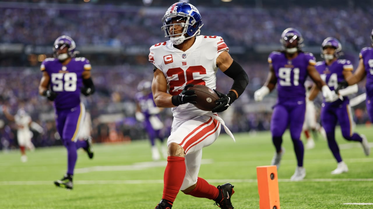 MINNEAPOLIS, MN - JANUARY 15: New York Giants running back Saquon Barkley  (26) runs with the ball during the NFL game between the New York Giants and Minnesota  Vikings on January 15th