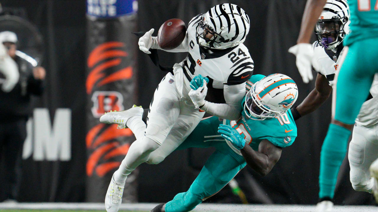 Cincinnati Bengals safety Vonn Bell (24) runs for the play during