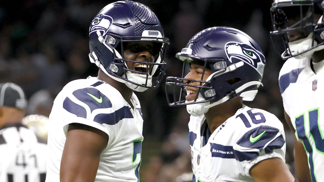 Can't-Miss Play: Seattle Seahawks quarterback Geno Smith dissects THREE New  Orleans Saints on 40-yard TD to wide receiver Tyler Lockett