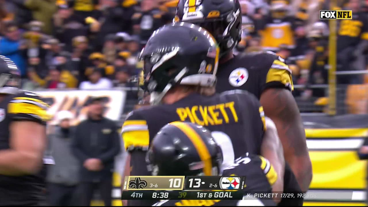 Pittsburgh Steelers quarterback Kenny Pickett punches in TD on QB sneak