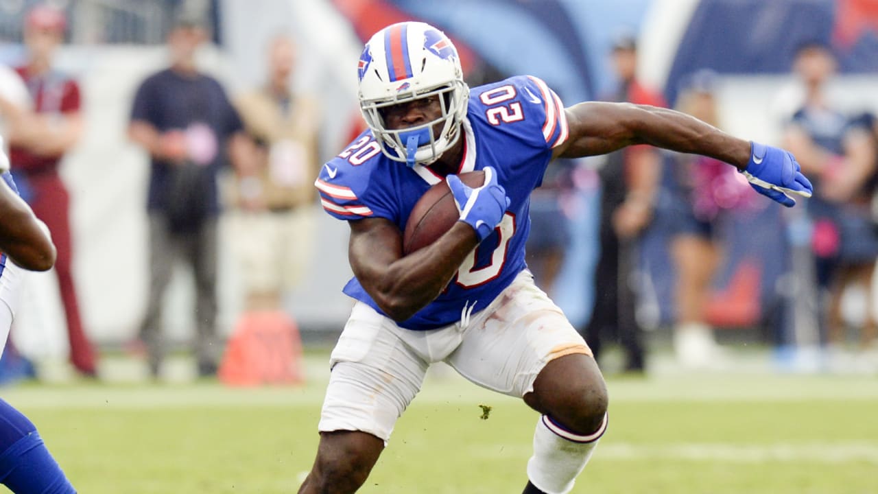 Buffalo Bills running back Frank Gore (20) runs the ball in the