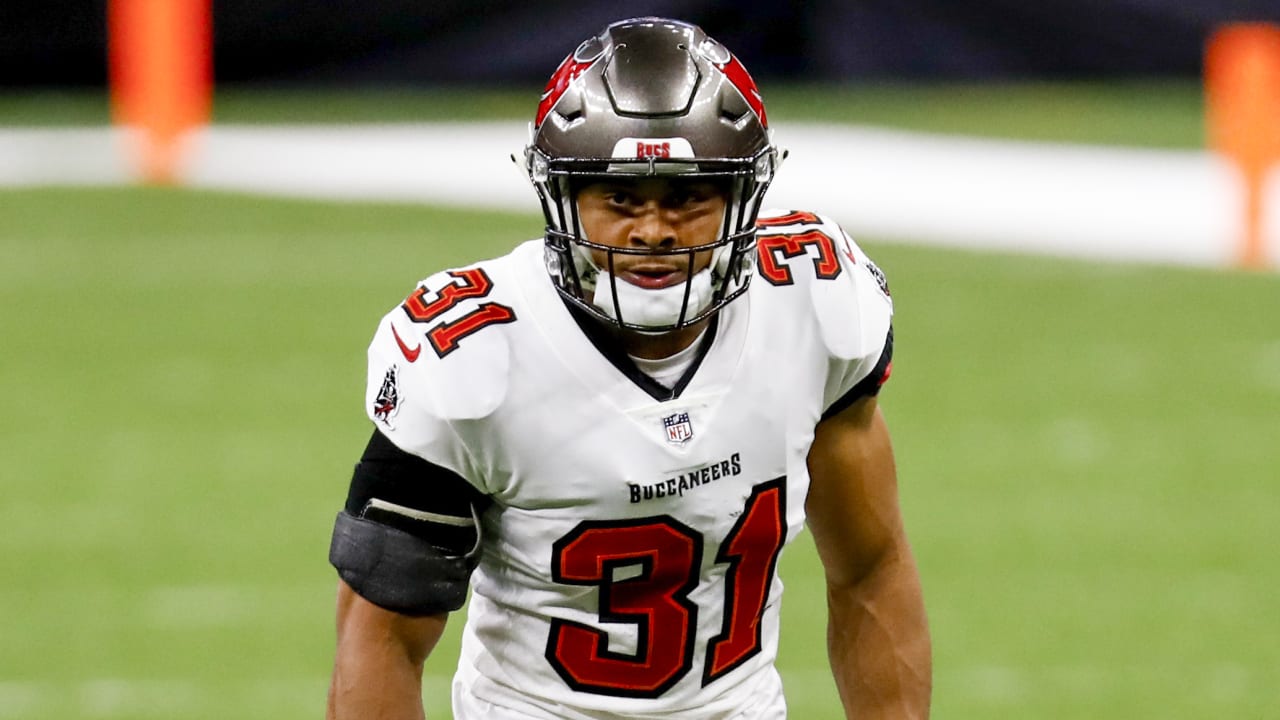 Tampa Bay Buccaneers safety Antoine Winfield Jr. (31) defends during the  first half of an NFL