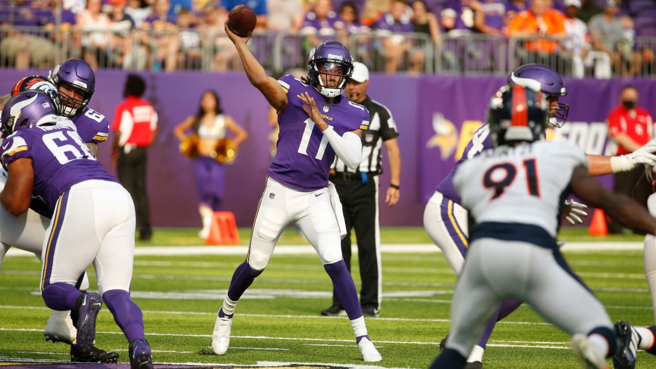 Kellen Mond Soaks Up QB Info During Drizzly 1st Vikings Practice