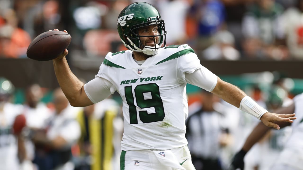 Jets WR Garrett Wilson compares Joe Flacco and Zach Wilson