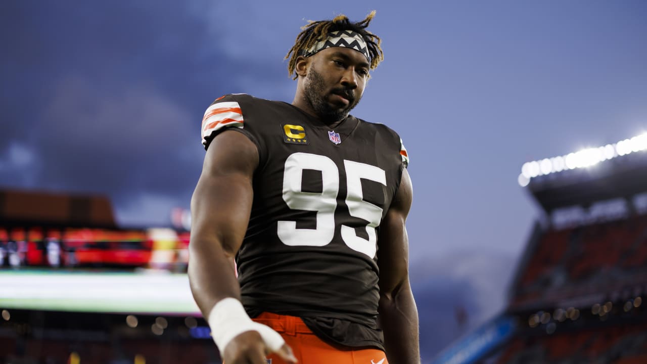 Browns DE Myles Garrett transported to local hospital after suffering non-life threatening injuries in single-car crash - NFL.com