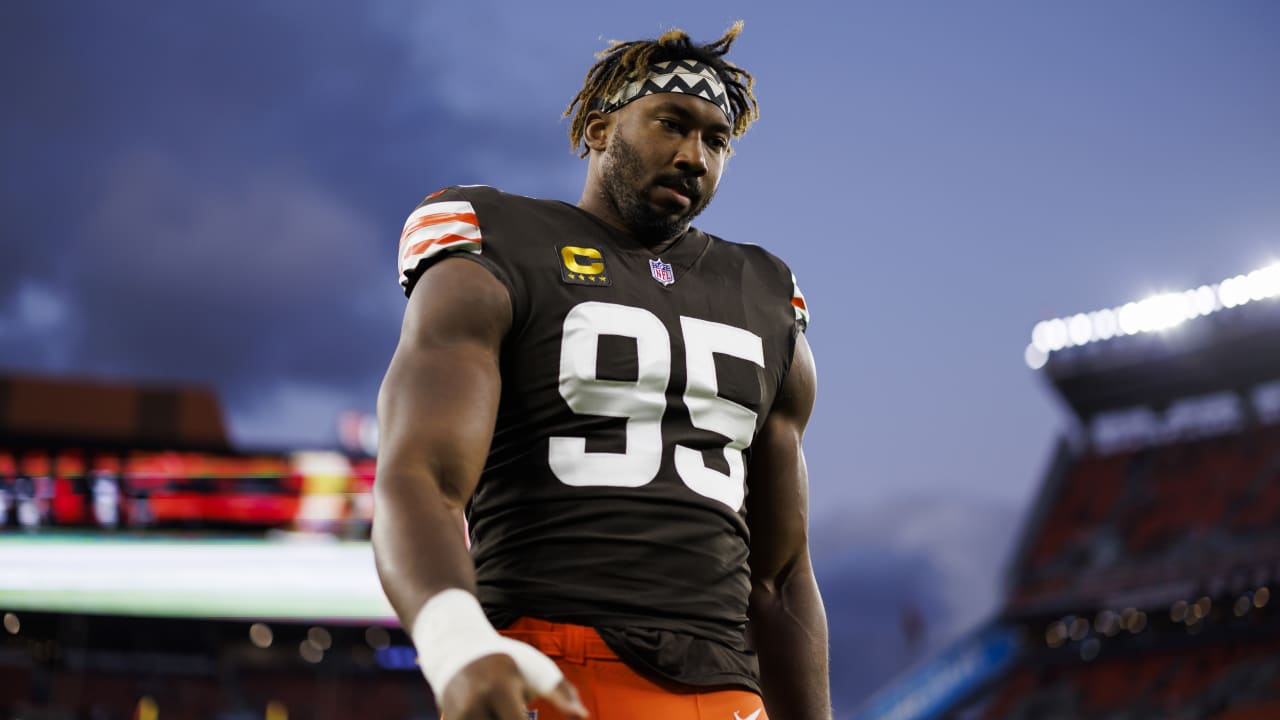 Browns' Myles Garrett transported to hospital after being involved in car  accident: AP