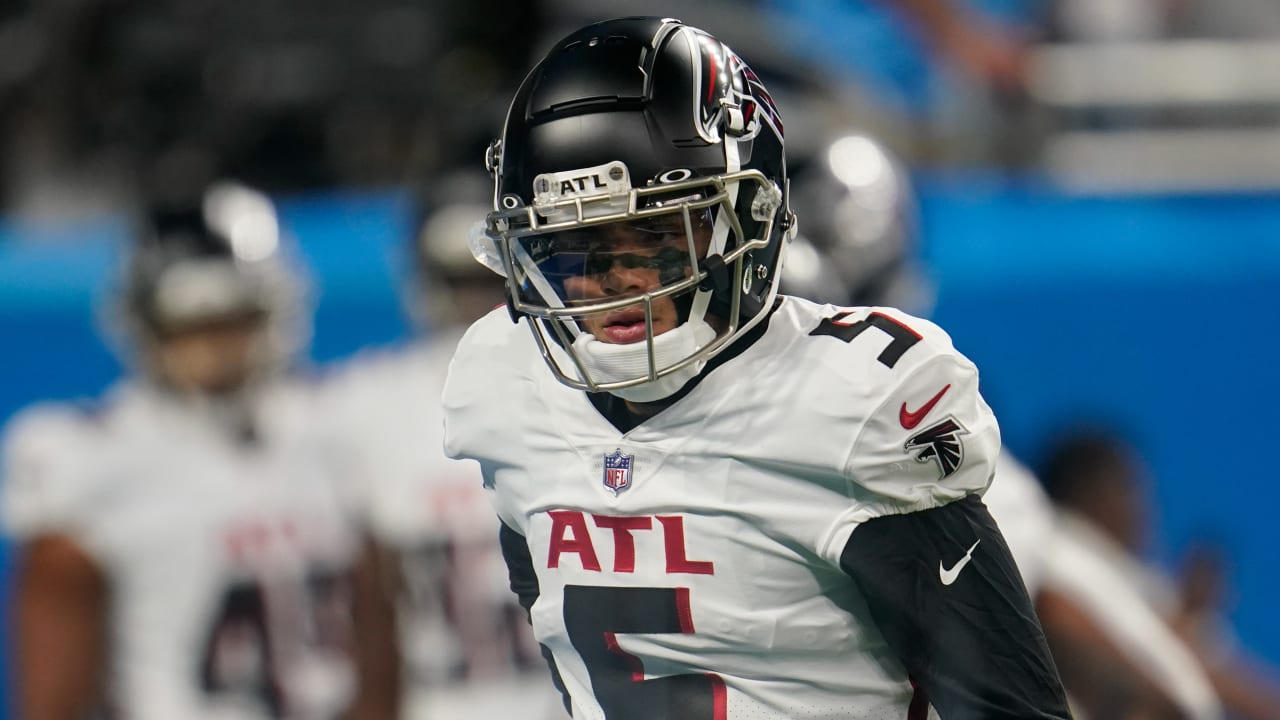 Atlanta Falcons wide receiver Drake London (5) lines up during the first  half of an NFL football game against the San Francisco 49ers, Sunday, Oct.  16, 2022, in Atlanta. The Atlanta Falcons