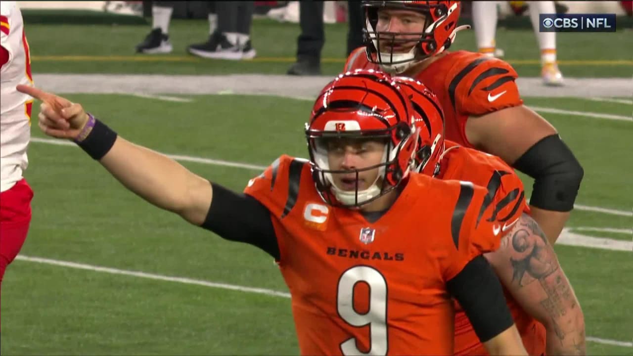 Cincinnati Bengals quarterback Joe Burrow hits wide receiver Tee Higgins in  stride over the middle for first down and then some