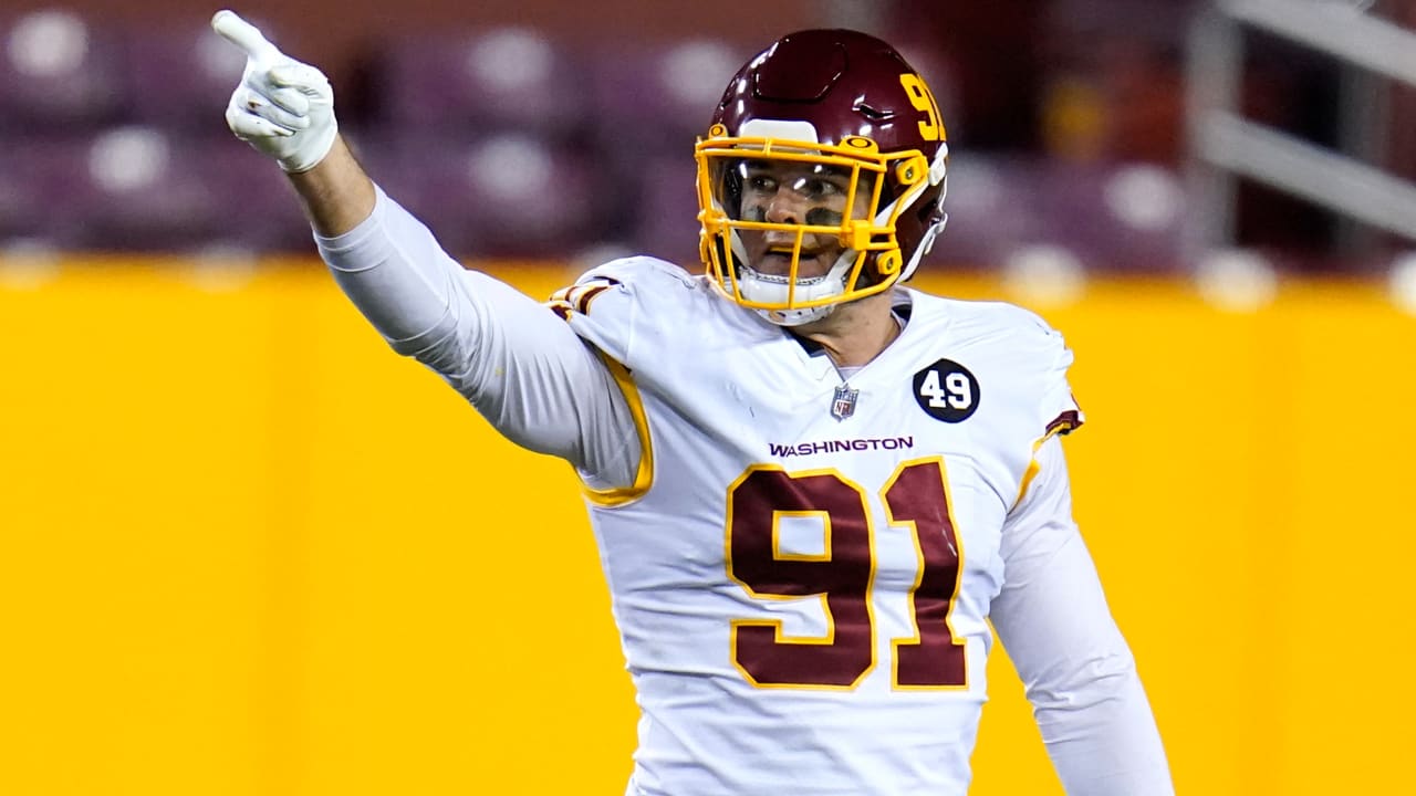 Washington Redskins outside linebacker Ryan Kerrigan (91) celebrates a  first quarter sack against Philadelphia Eagles quarterback