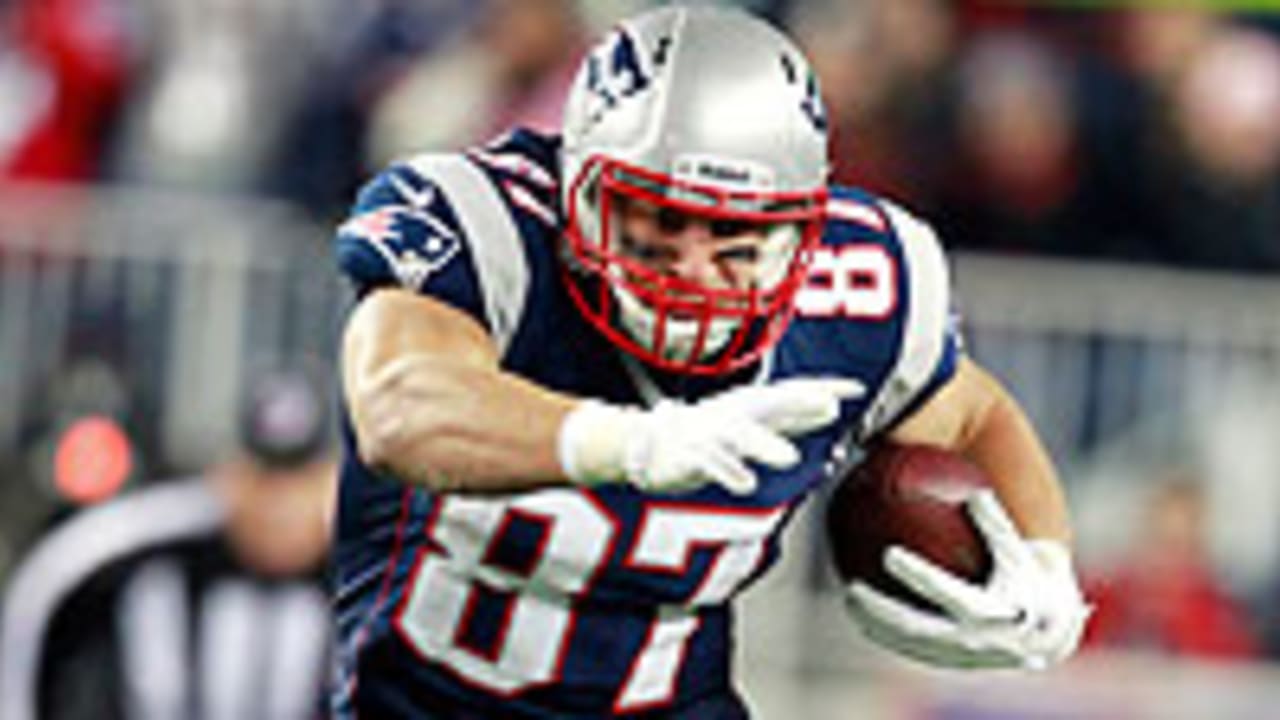 Rob Gronkowski takes part in New England Patriots drills - Los Angeles Times