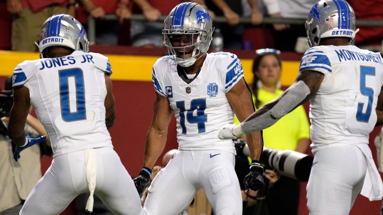 Detroit Lions wide receiver Amon-Ra St. Brown scores NFL's first touchdown  of 2023 via a drag route