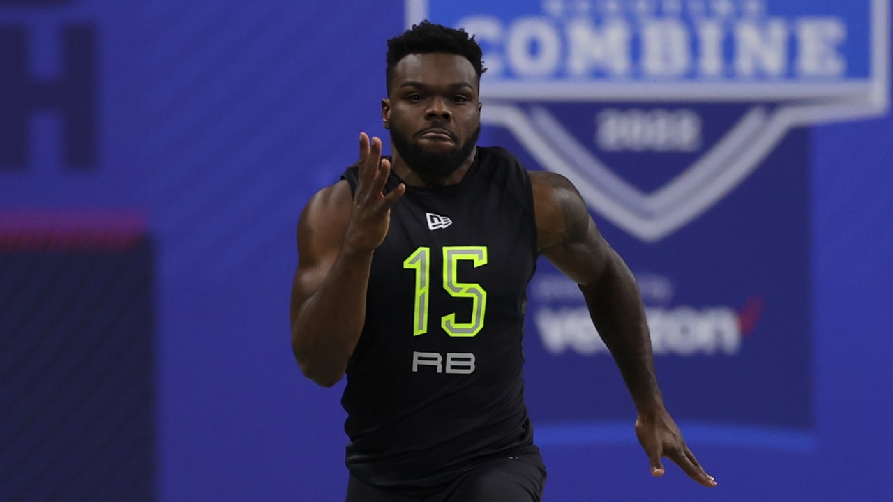 Running back Jerome Ford runs an official 4.46-second 40-yard dash at the  2022 combine