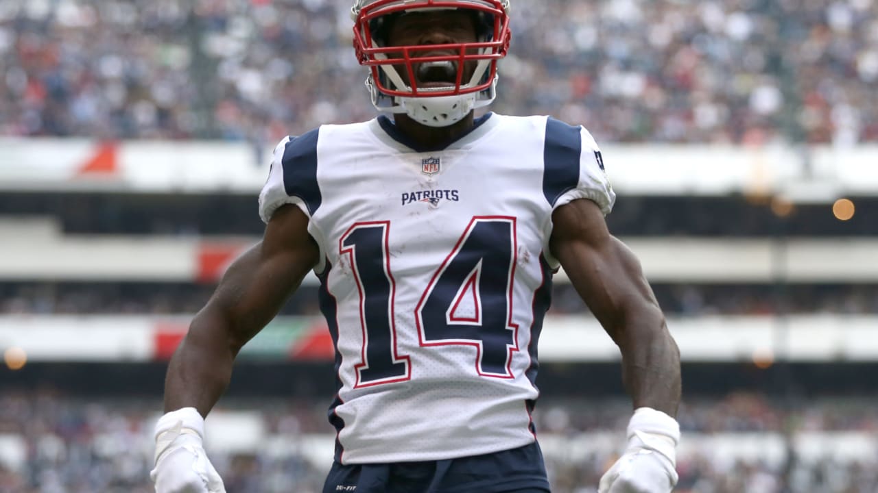 Brandin Cooks, Patriots romp past Raiders in Mexico