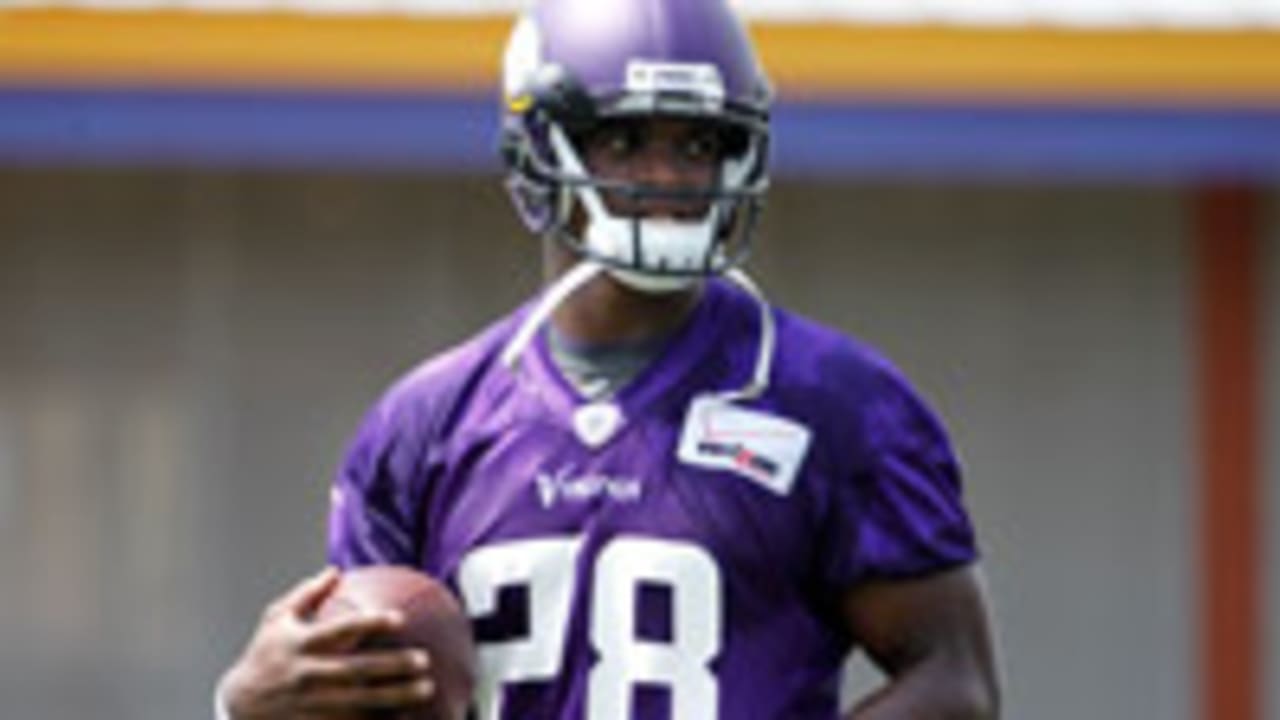 Adrian-peterson-140707-SL.jpg