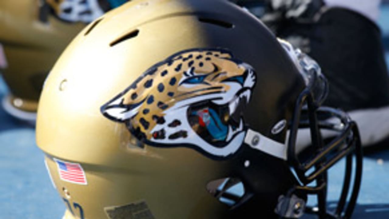 Jaguars helmet-141010-Evo.jpg