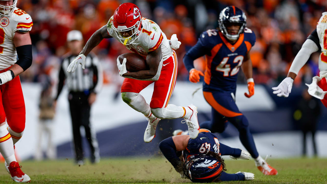 Kansas City Chiefs running back Jerick McKinnon (1) reacts after picking up  a first down during an NFL preseason football game against the Cleveland  Browns Saturday, Aug. 26, 2023, in Kansas City