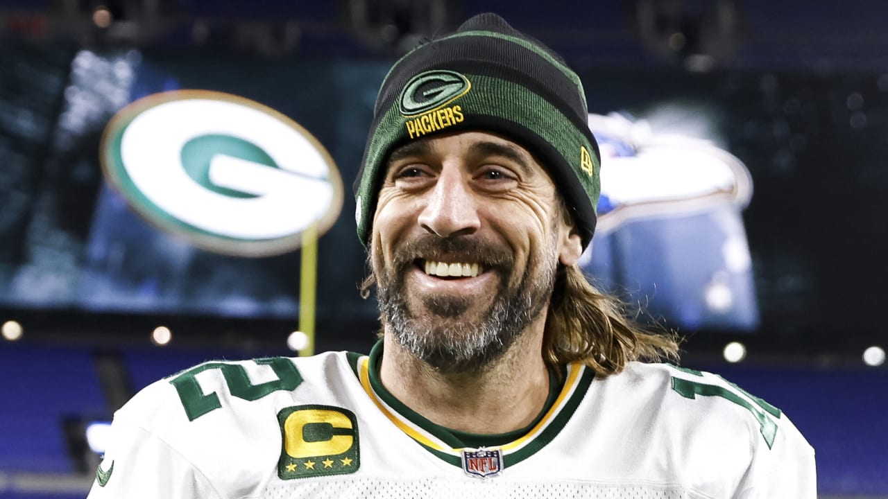 NFL community reacts to Aaron Rodgers� return to Packers