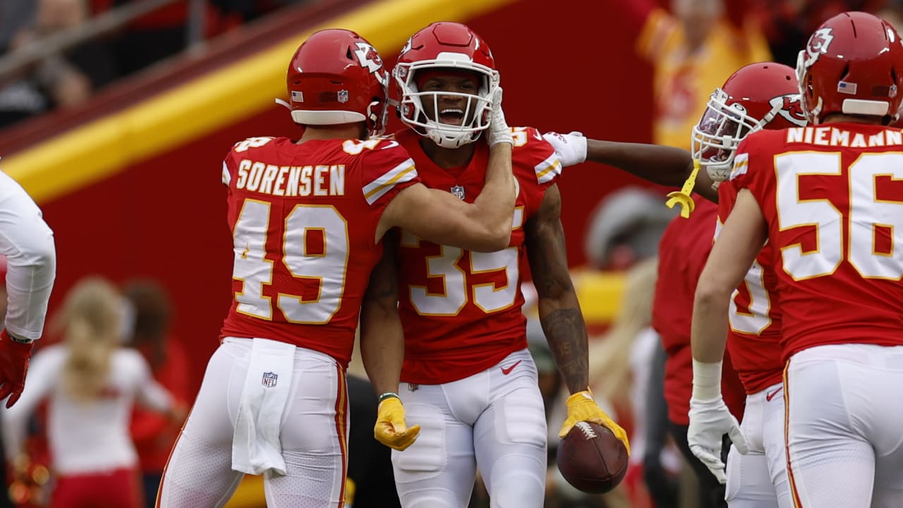 Pittsburgh Steelers' fleaflicker pass is picked off by leaping Kansas