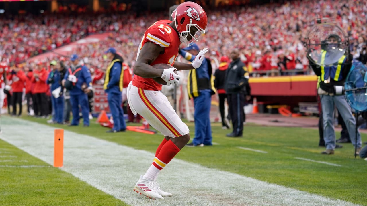 Kansas City, Missouri, USA. 01st Nov, 2020. Kansas City Chiefs wide  receiver Byron Pringle (13) smiles to the crowd as he waits for a kickoff  during the NFL Football Game between the