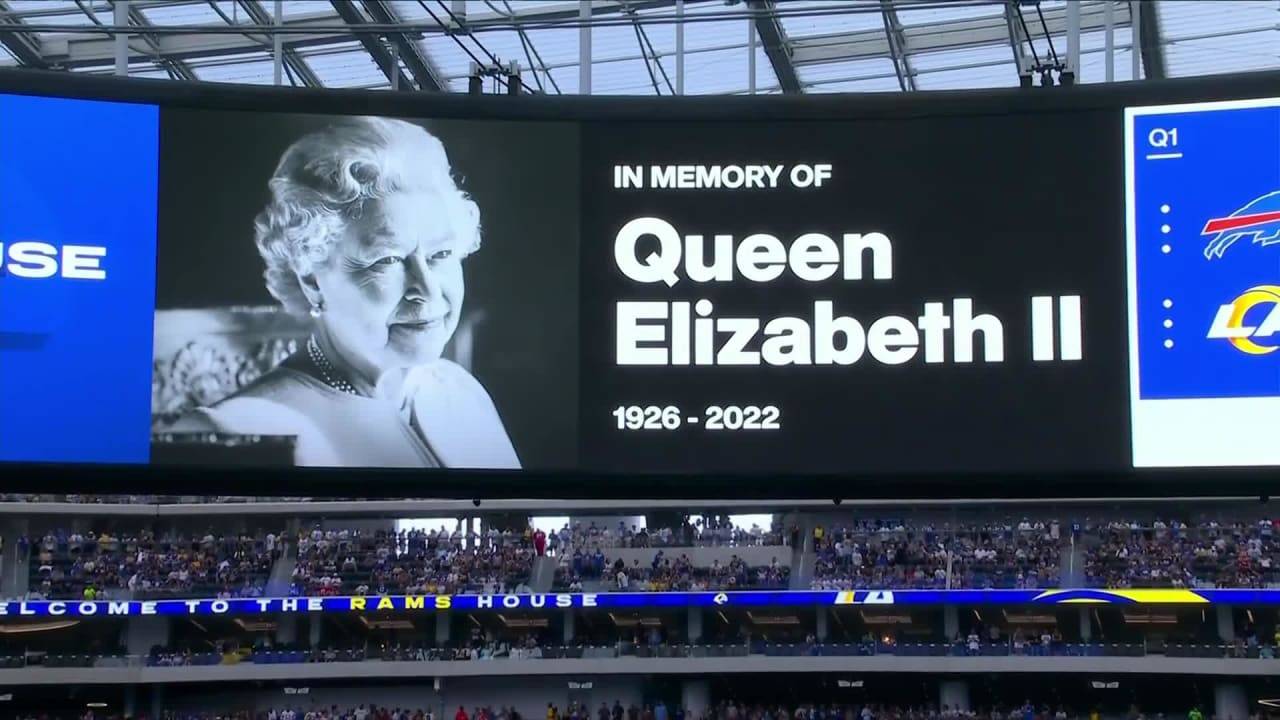 Los Angeles Rams honor Queen Elizabeth II with a pregame moment of silence