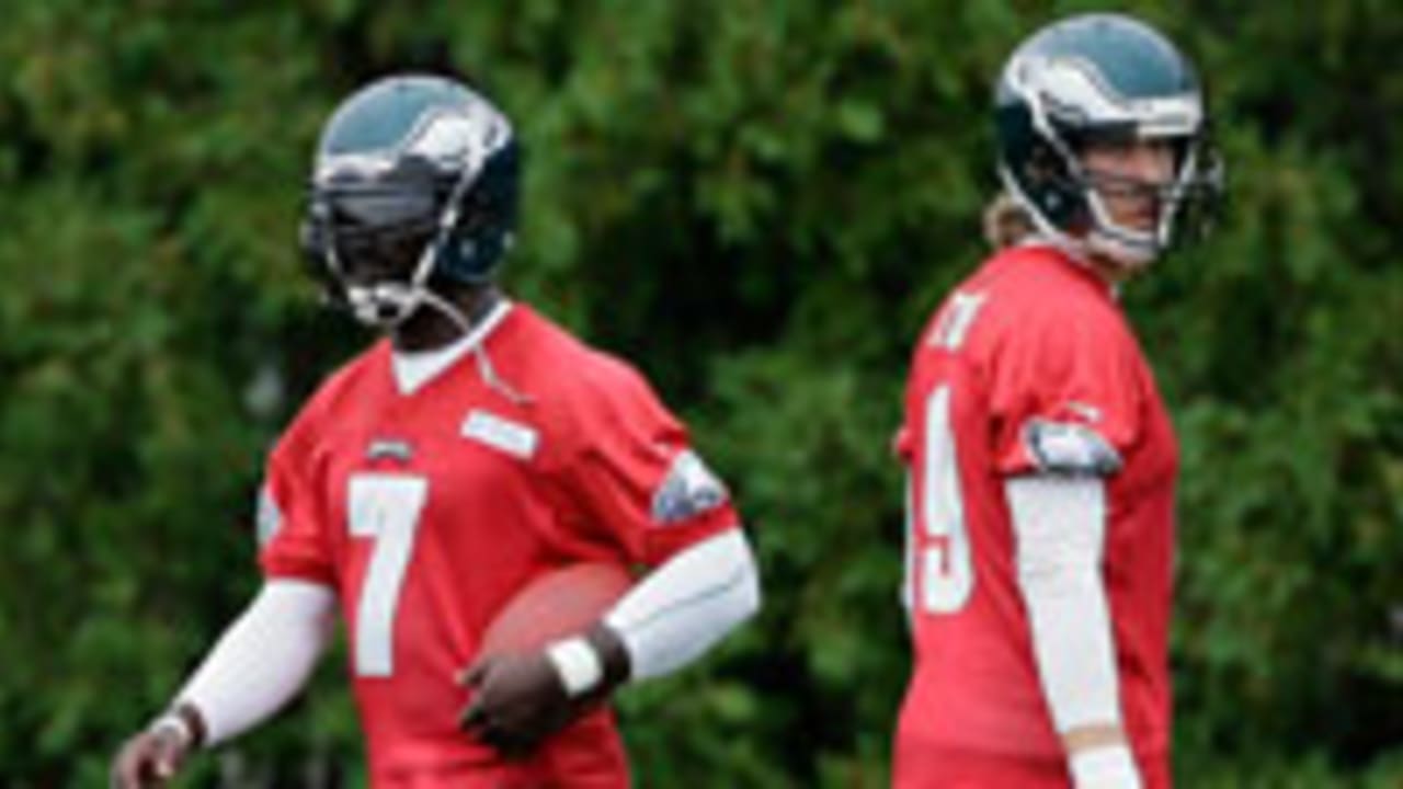 Vick_Foles_130808_SL