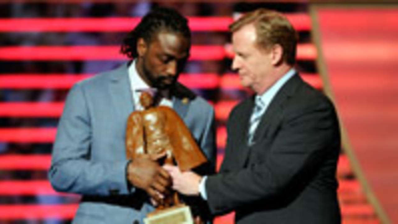 WATCH: Charles 'Peanut' Tillman uses video to announce retirement