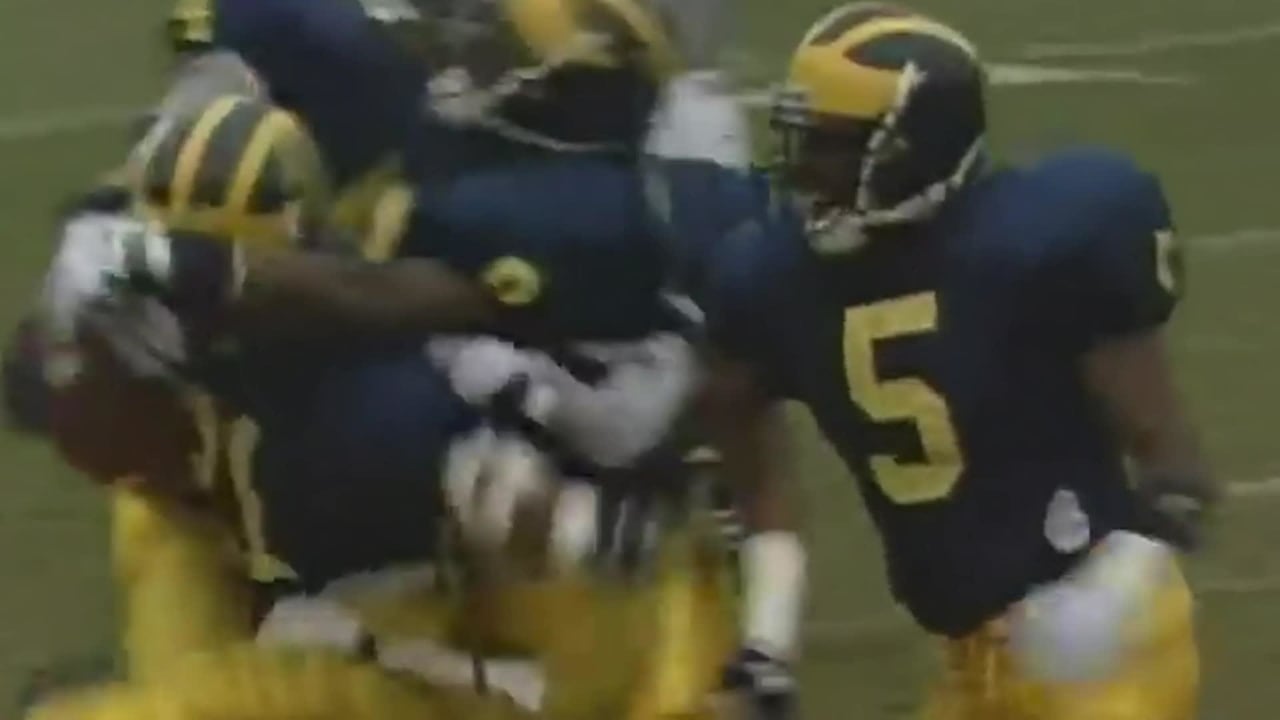 Former Packers wide receiver Desmond Howard tells the story of his