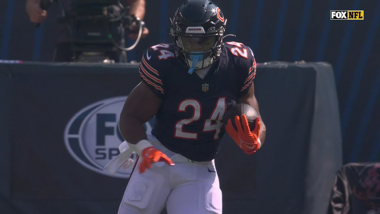 Chicago Bears running back Khalil Herbert's first catch of 2023 goes for  19-yard gain via screen pass