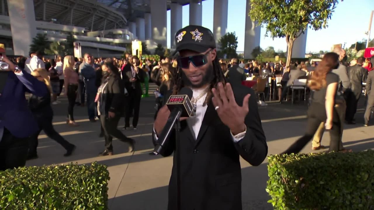 Fans Are Loving Aaron Jones' Pregame Outfit Tonight - The Spun