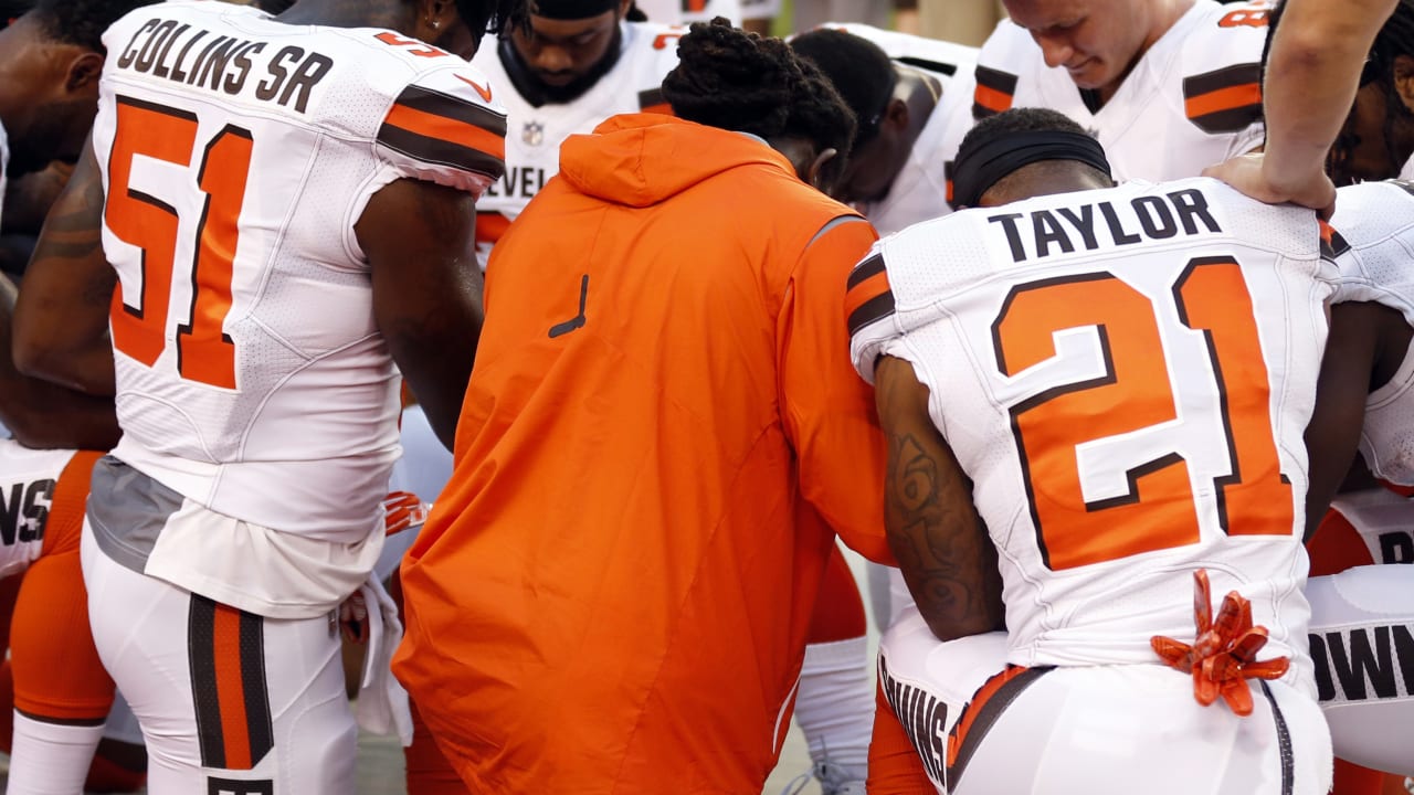 Browns players kneel in a circle during national anthem prior to