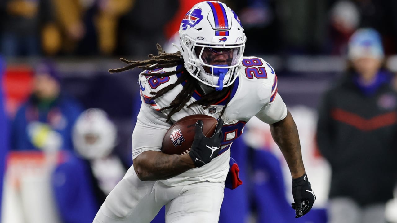 Buffalo Bills running back James Cook (28) rushes in the first