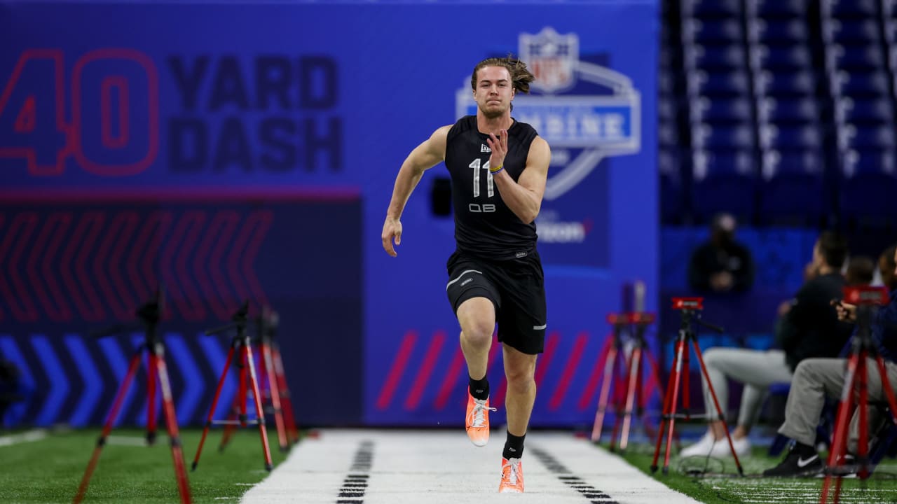 Quarterback Kenny Pickett runs official 4.73-second 40-yard dash