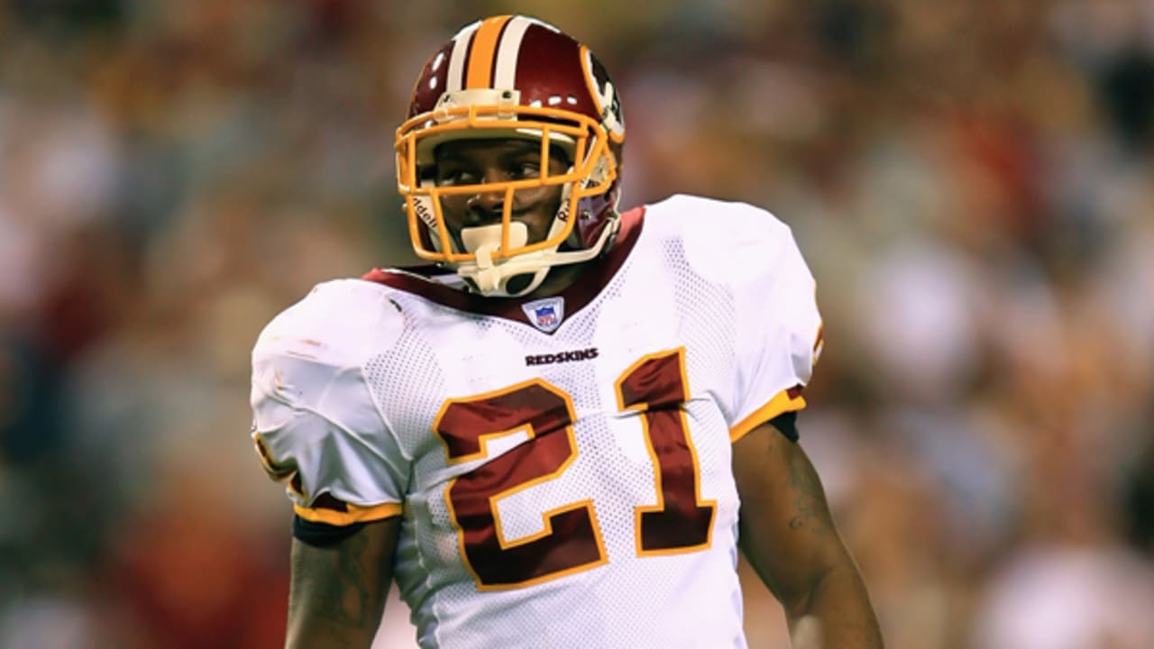 Washington Redskins Santana Moss, with a No. 21 on his jersey, catches a  10-yard pass for a first down during the 2nd quarter of game on December 2,  2007. The Redskins have