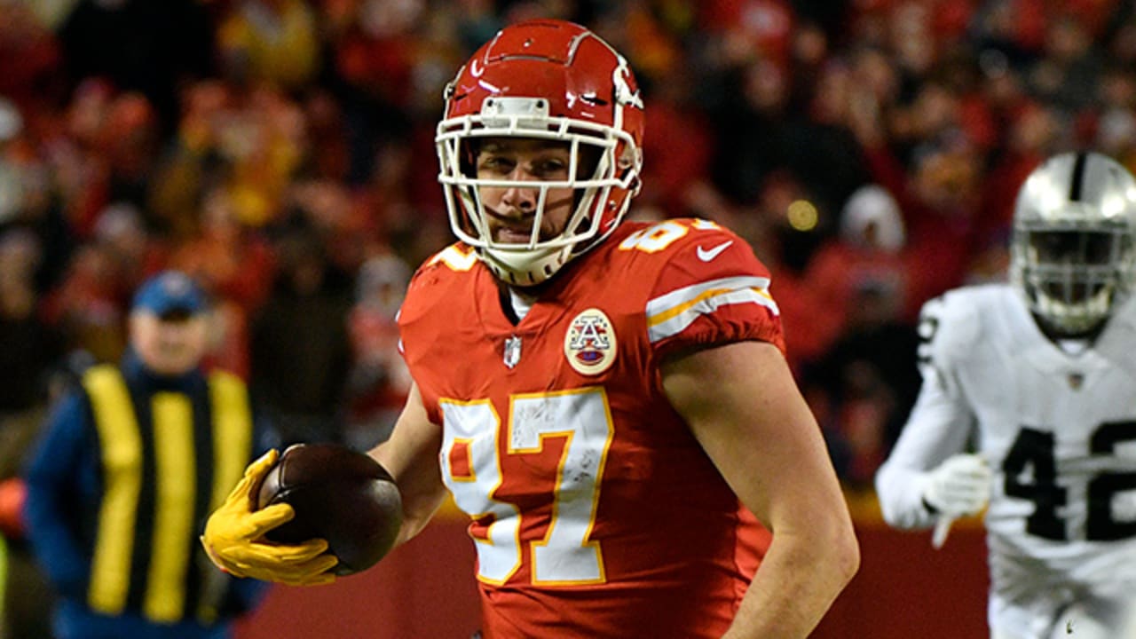 Kelce sets record for tightend receiving yards in season