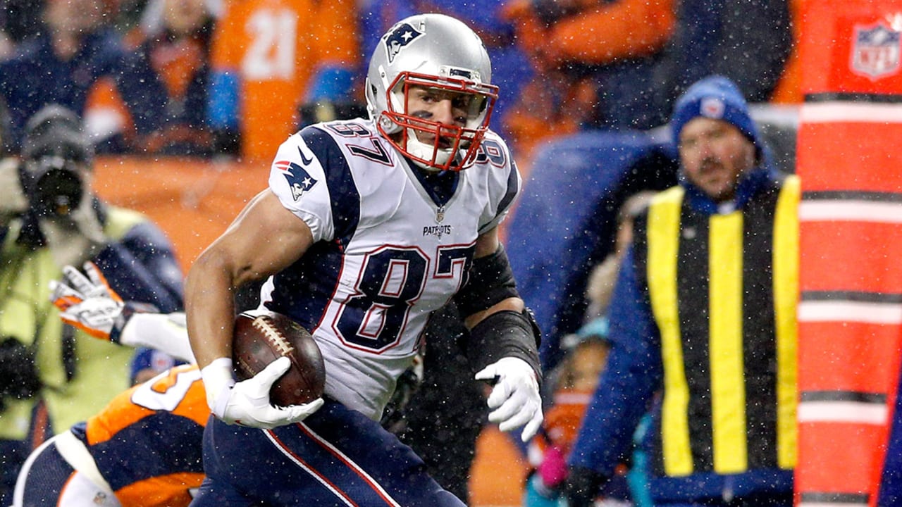 Rob-Gronkowski-160113-SL