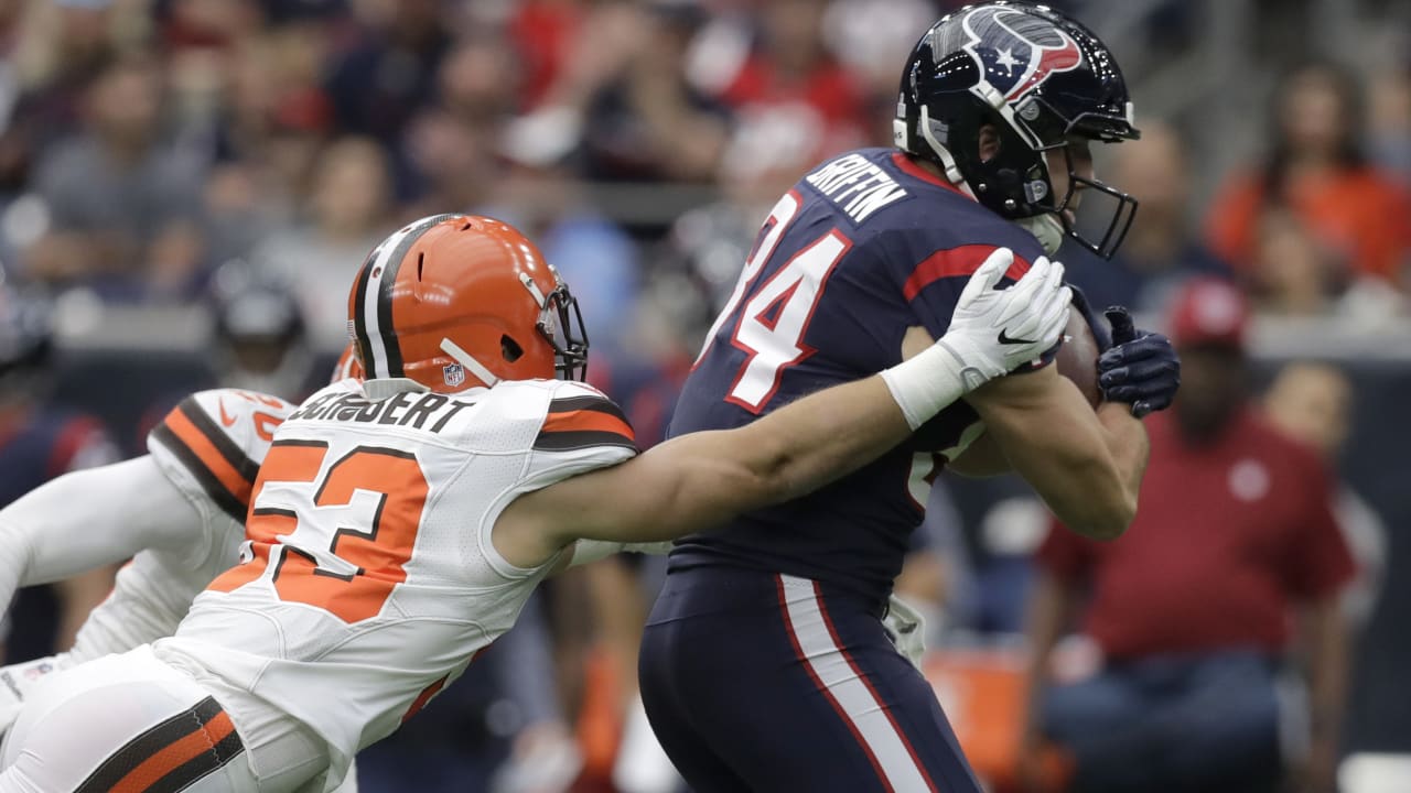 Chicago Bears tight end Ryan Griffin (84) celebrates after making