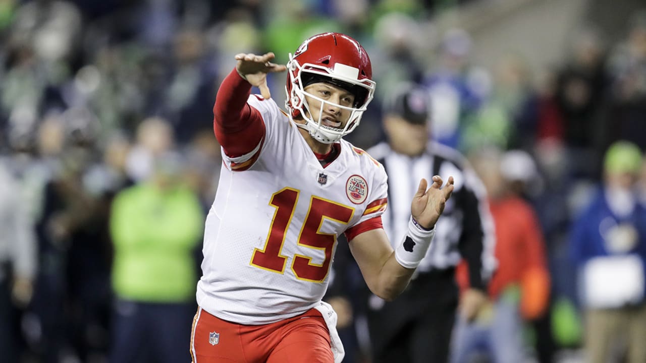 NFL MVP Race: Russell Wilson Takes the Lead, Patrick Mahomes Playing Catch  Up