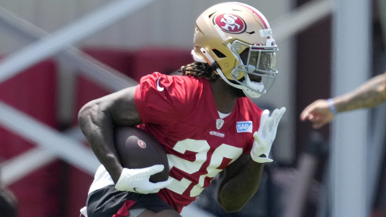 49ers rookie RB Trey Sermon studied Shanahan's offense while preparing for college transfer - Vimarsana News