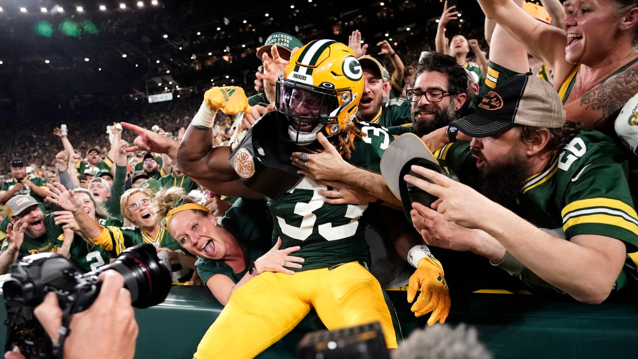 September 18, 2022: Green Bay Packers running back Aaron Jones (33) does  the first Lambeau Leap of the 2022 season after his first touchdown during  the NFL football game between the Chicago