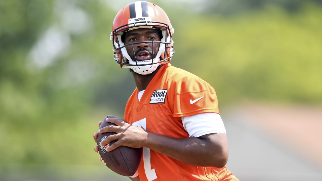 Jacoby Brissett of the Cleveland Browns plays against the Los