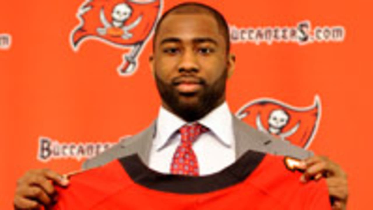 Darrelle-Revis-130422-Spot3.jpg